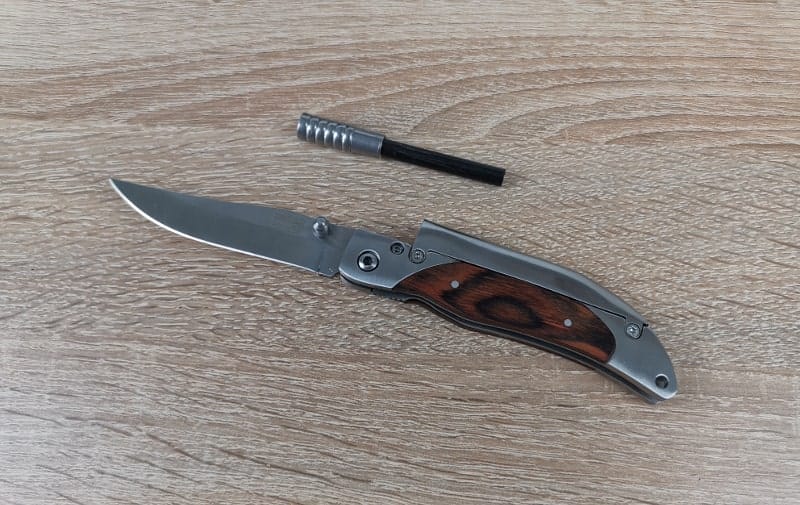 Semptec Taschenmesser 8cm Klinge mit Feuerstab im Griff